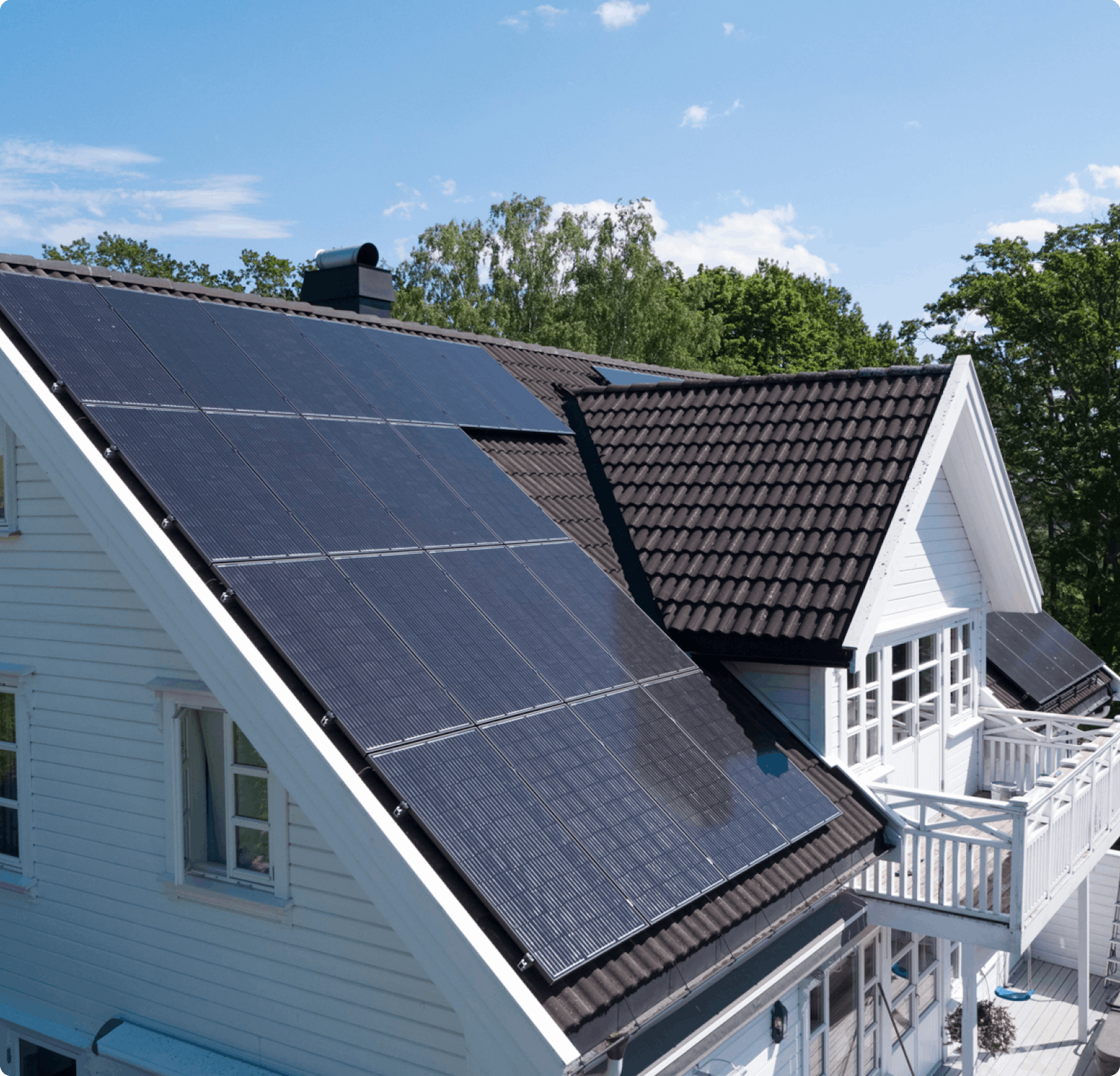 solar-panels-v2 white-house-with-solar-panels