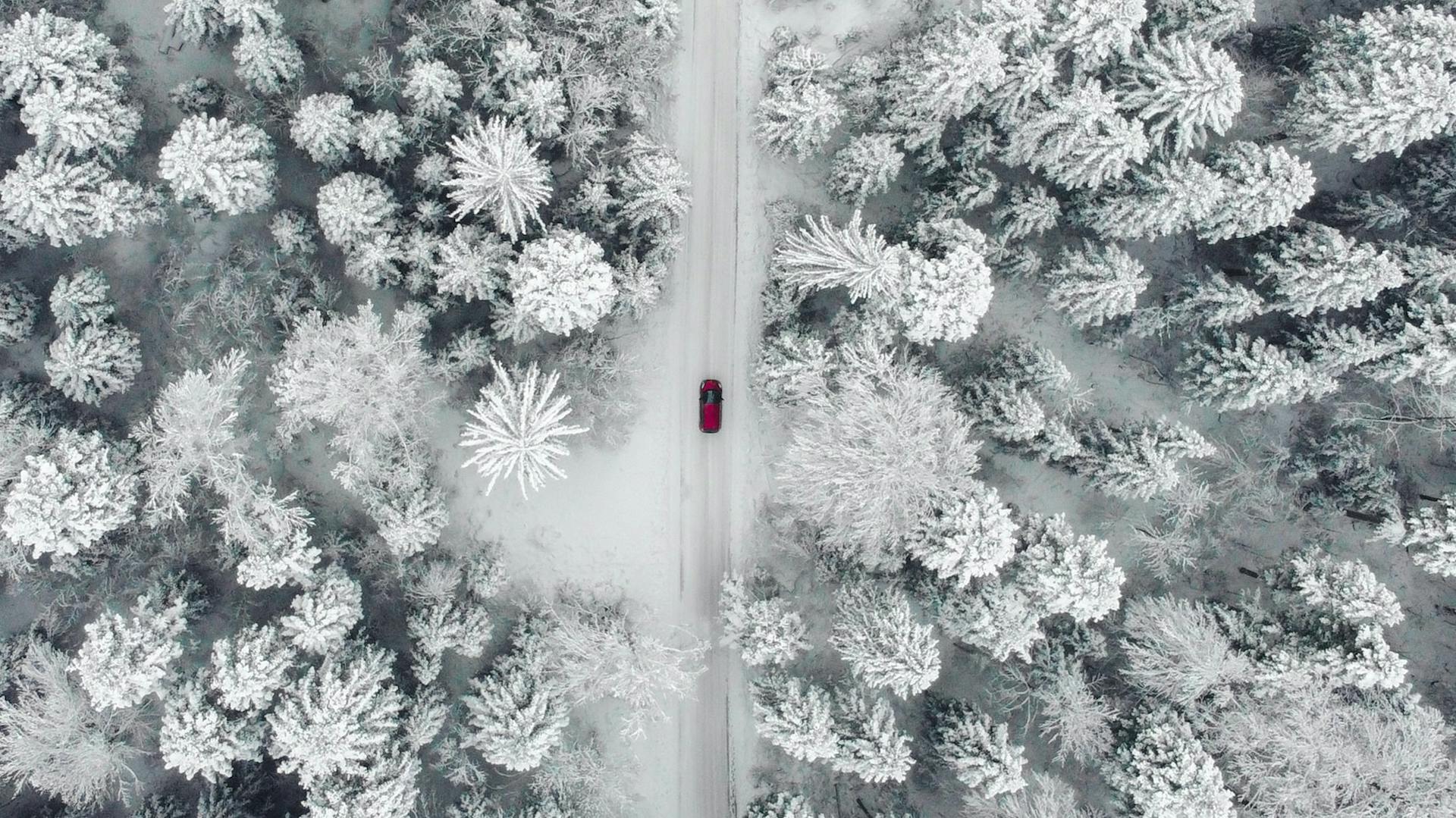 Car-Winter-Landscape-16:9