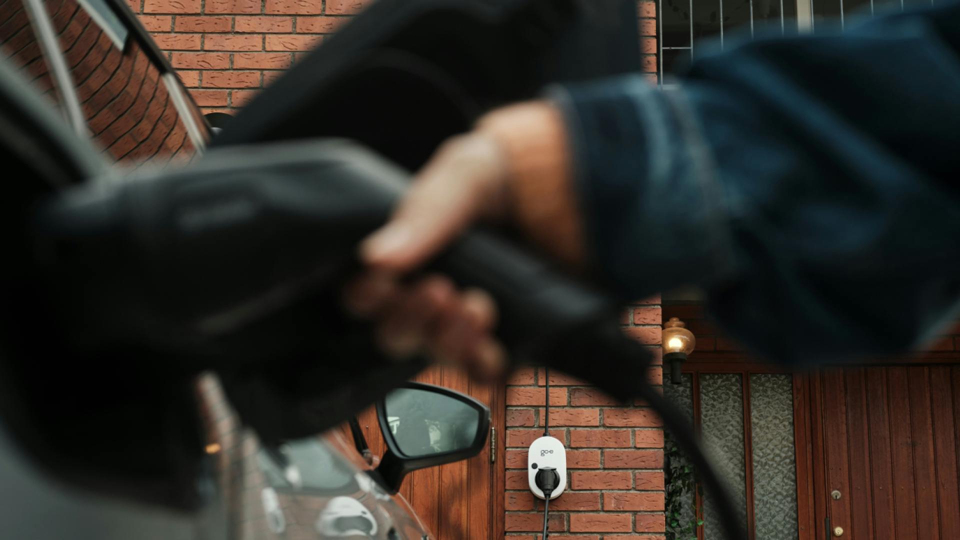 Elektroauto mit Licht an