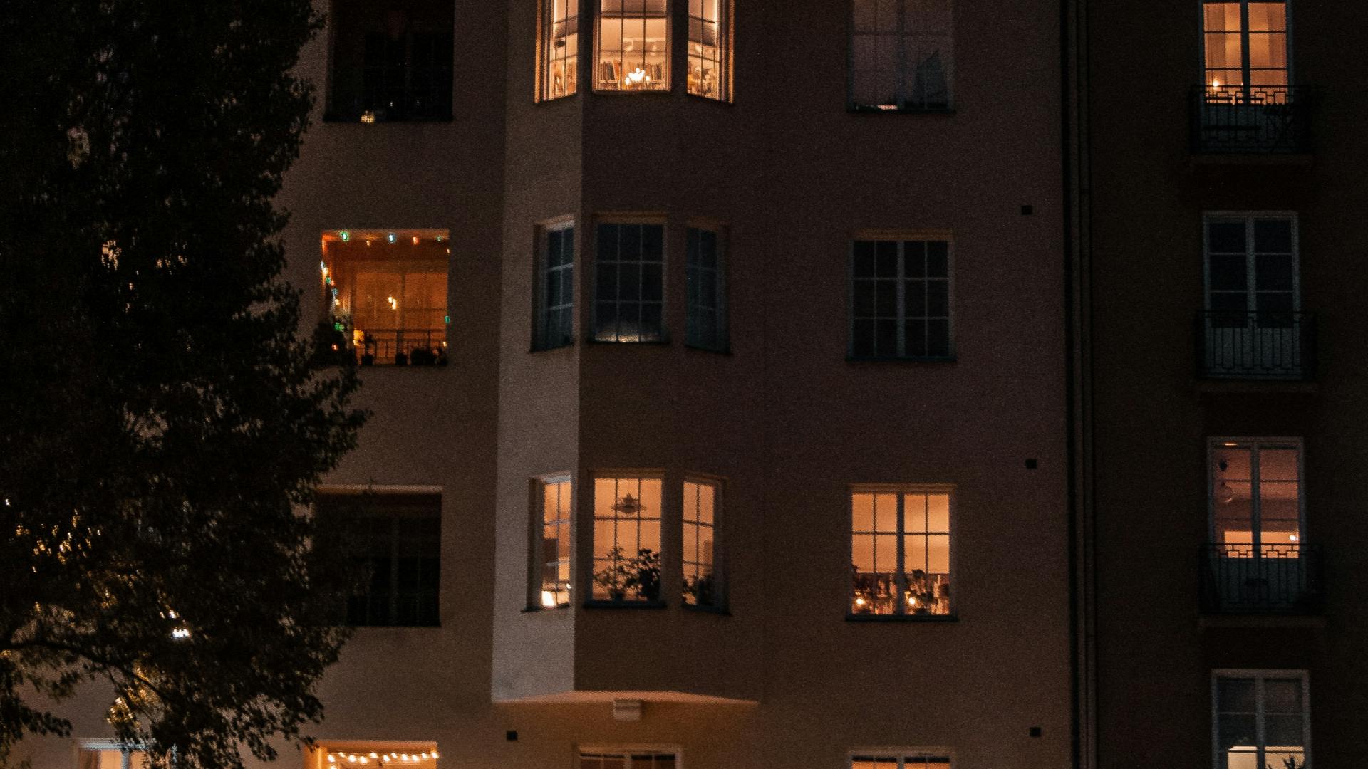 house-light-dark